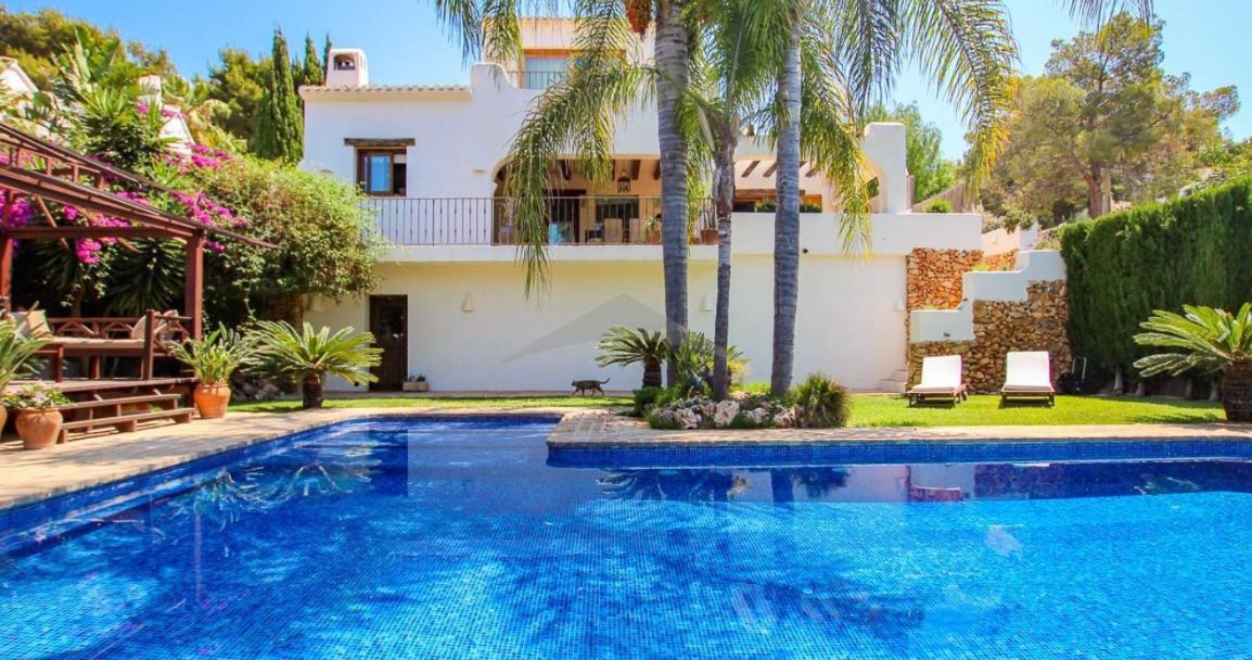 La importancia de trabajar con un agente inmobiliario en Moraira